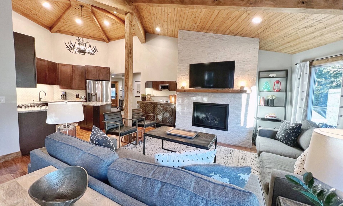 Echo Lake Cabin | Echo Summit Cabin: Family Friendly - Modern - Hot Tub - Riverfront!