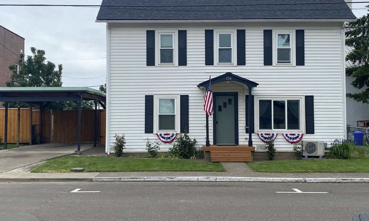 Carlton House | Eclectic cottage, steps from downtown