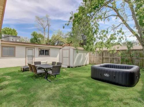 Woodlake - Briar Meadow House | Eclectic Family Hub-Hot tub-Galleria-Uni