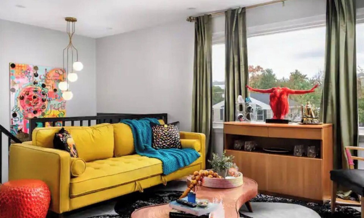 Waycroft - Woodlawn House | Eclectic Mid Century Modern 3BD/3BA with *Hot Tub*