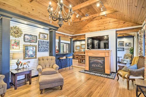 Eureka Springs Historic District House | Eclectic 'Osage Cottage' in Historic District