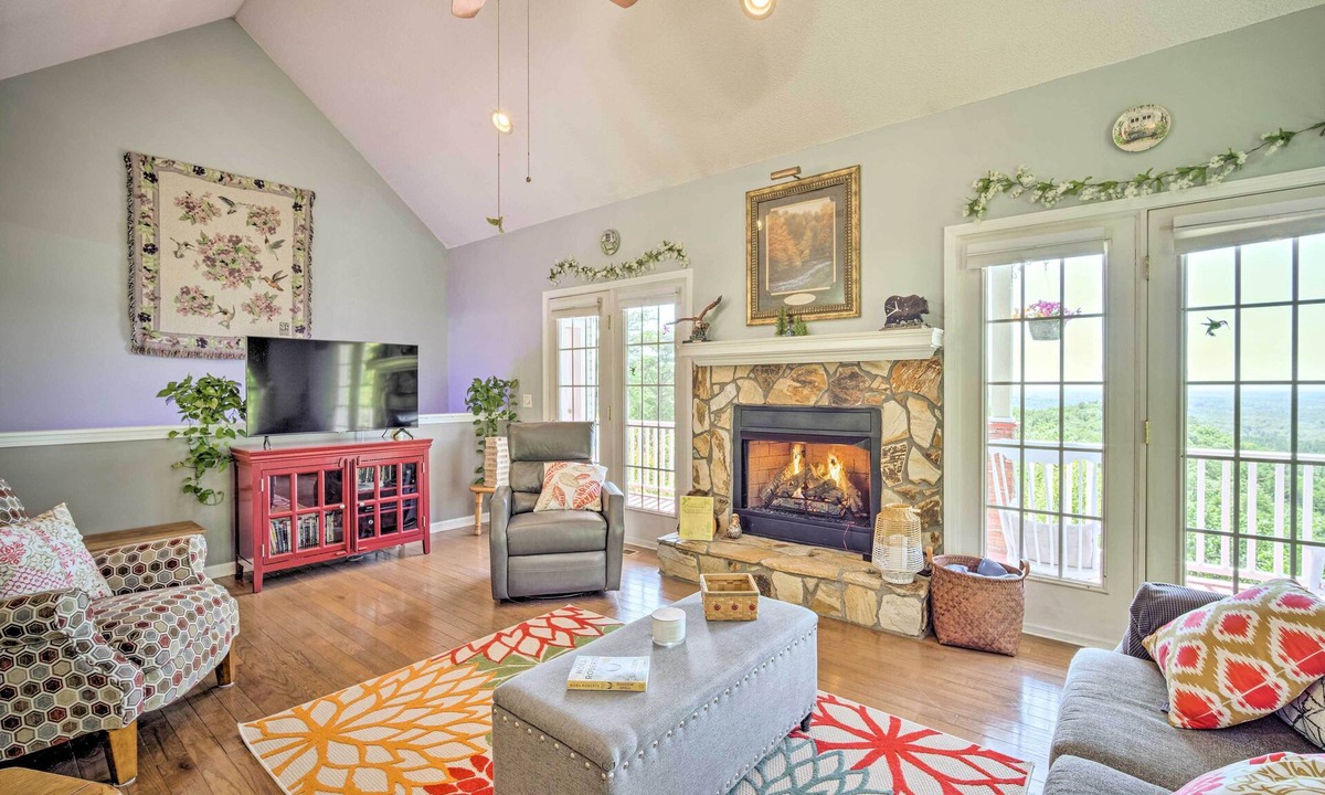 Ranger Cottage | Eclectic Ranger Home w/Mtn Views + Hot Tub!