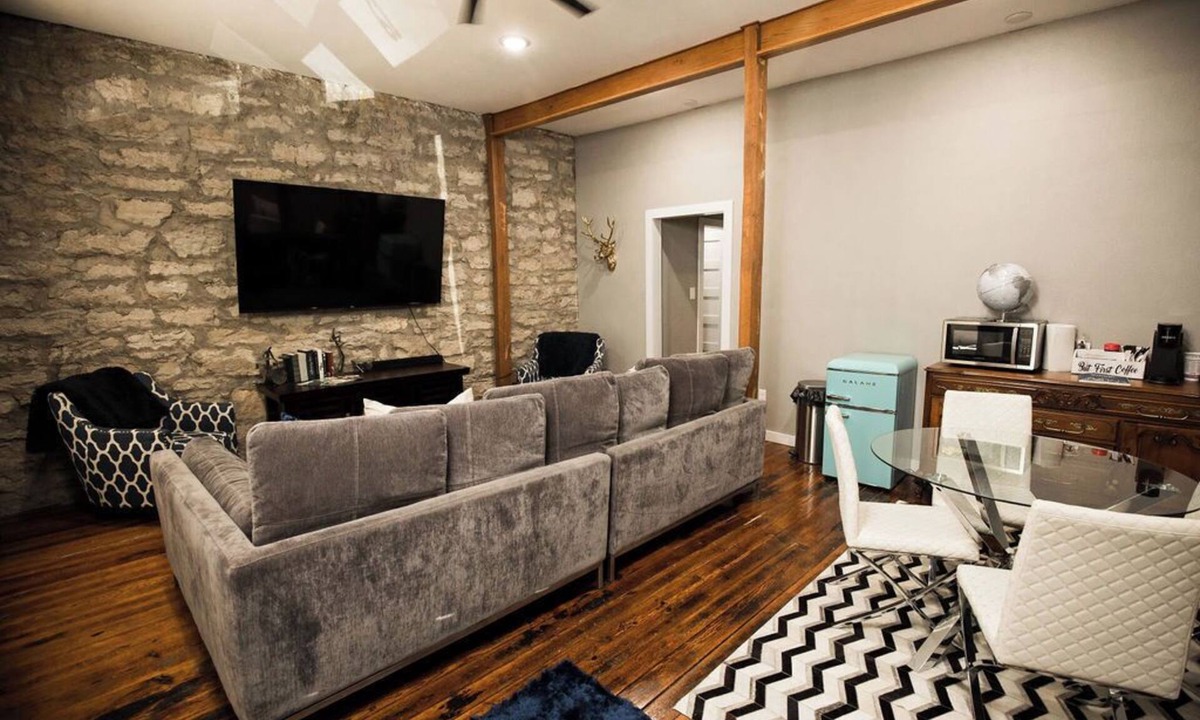 Eureka Springs Historic District Apartment | Eclectic Upper Loft Downtown