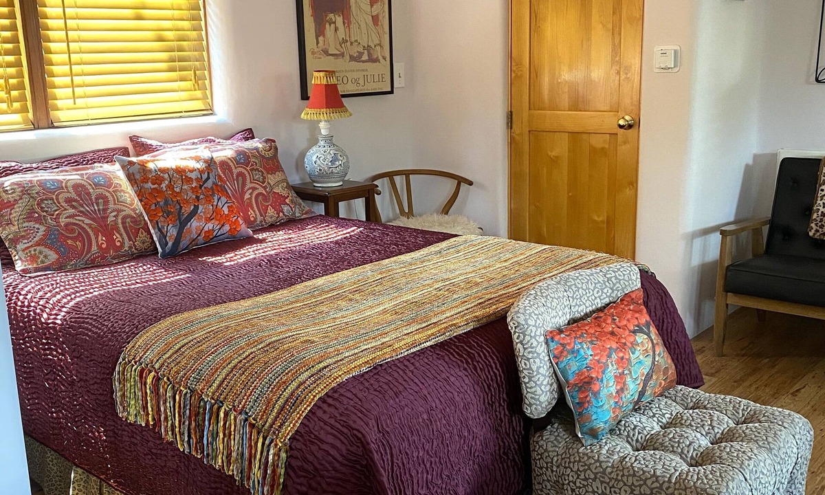 Canada de los Alamos House | Eco Conscious, Peaceful & Serene, Dog Friendly, Open Floor Plan, Cozy, Private…