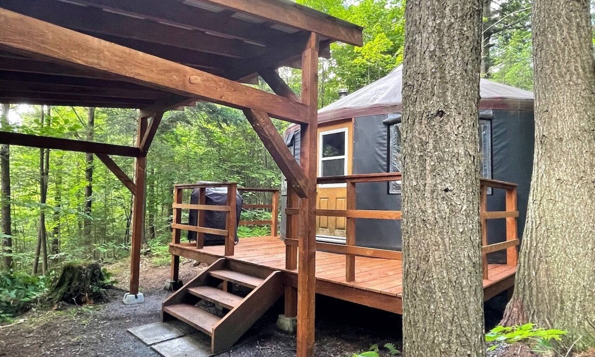 Saint-Etienne-De-Bolto Cabin | Eco-friendly, intimate and immersive yurt: Le Cerf