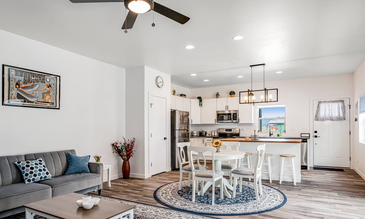 Monte Vista House | Eco-Friendly Home in a Lakefront Community - Walk to Dining & Shopping