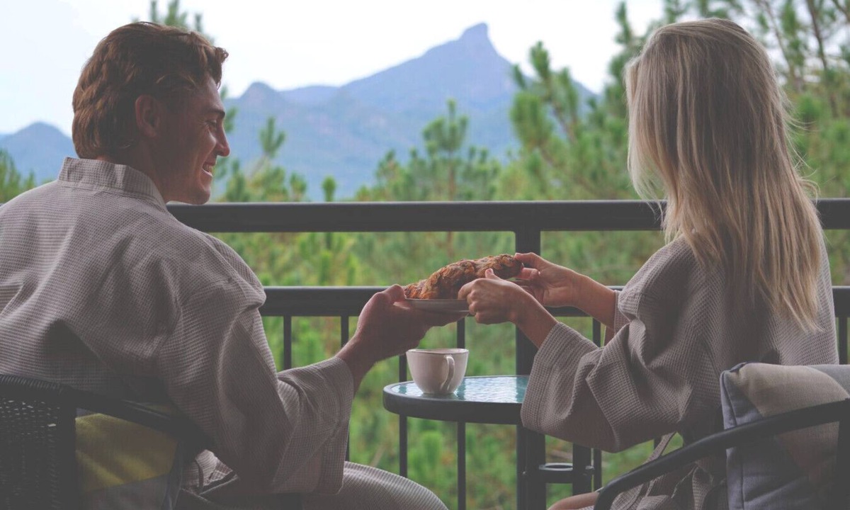 Smiths Creek Ski Chalet | Ecoasis Romantic Chalet Morning Mist