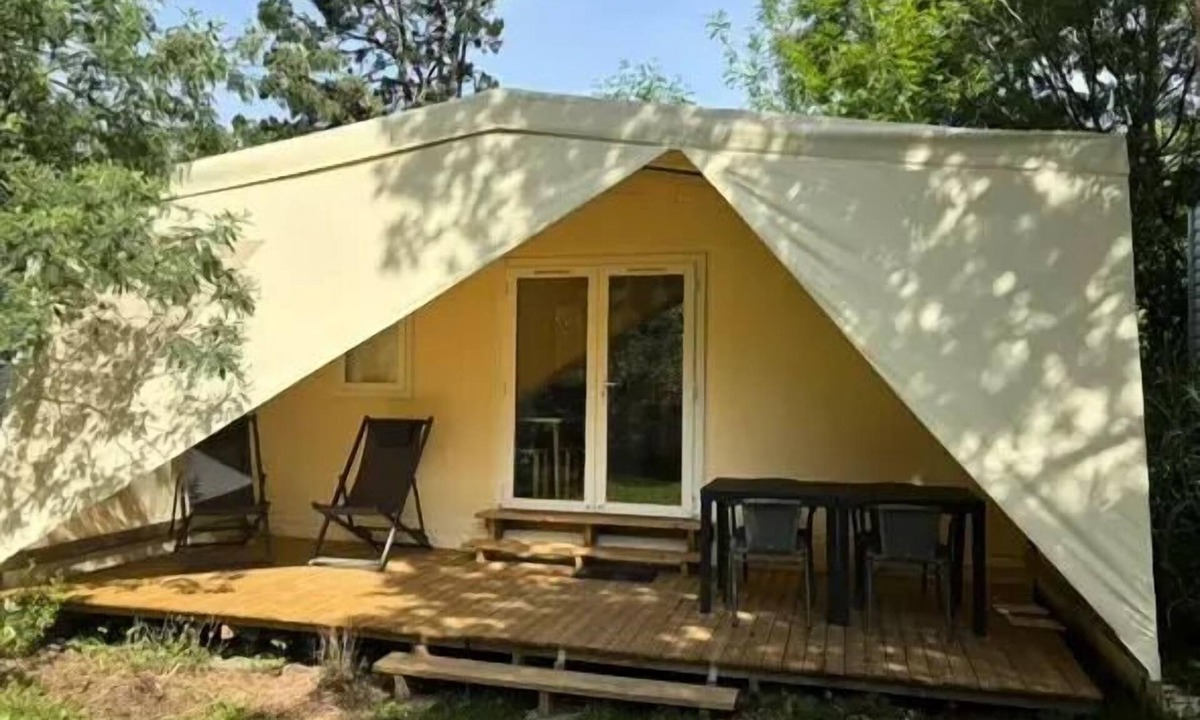 L'Aiguillon-sur-Vie Ski Chalet | Ecolodge Cocosweet (Cosy range) sleeps 4