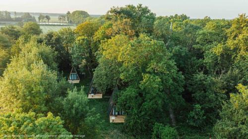 Les-Trois-Moutiers Apartment | Ecolodges de rêve dans un château de conte de fées