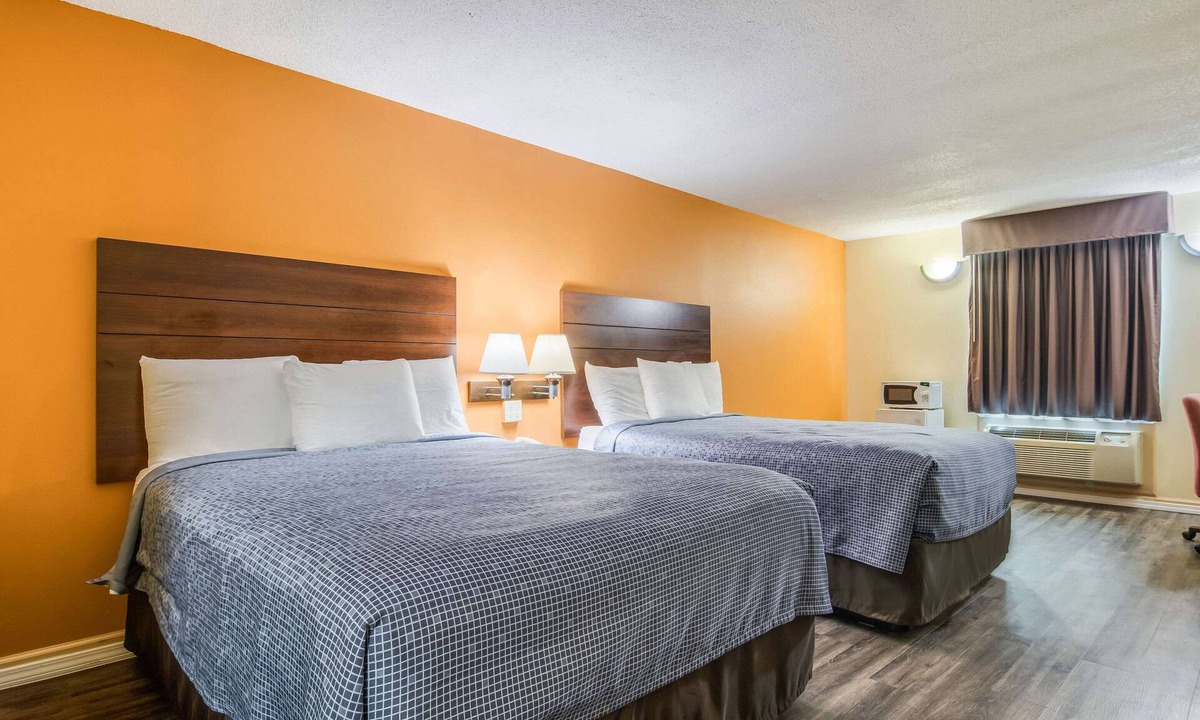 Austell Hotel | Econo Lodge At Six Flags