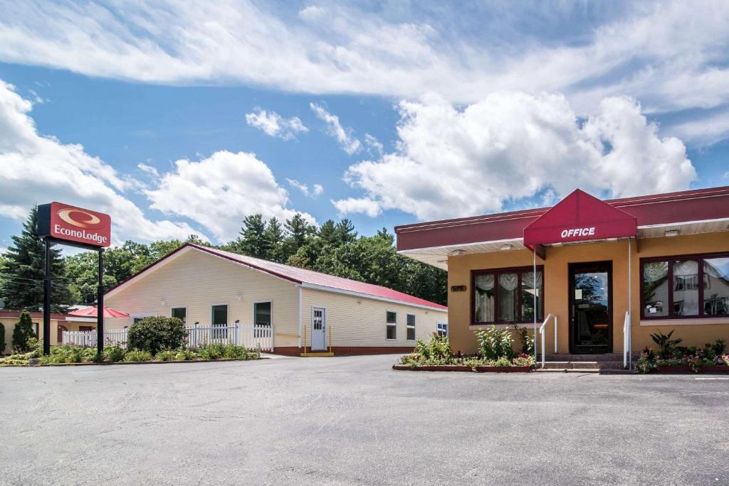 Brattleboro Cabin | Econo Lodge Brattleboro South