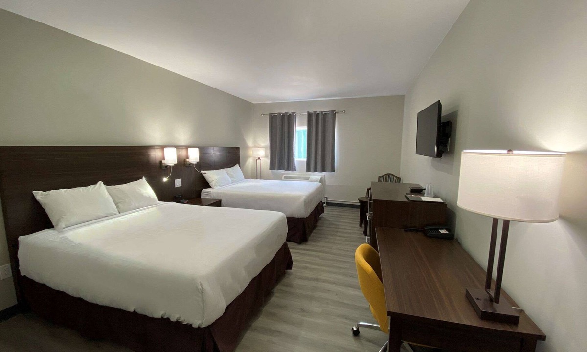 Cochrane Hotel | Econo Lodge