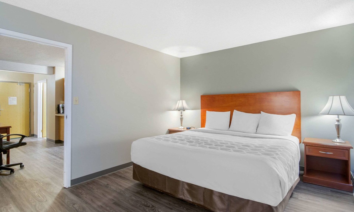 Regina Hotel | Econo Lodge