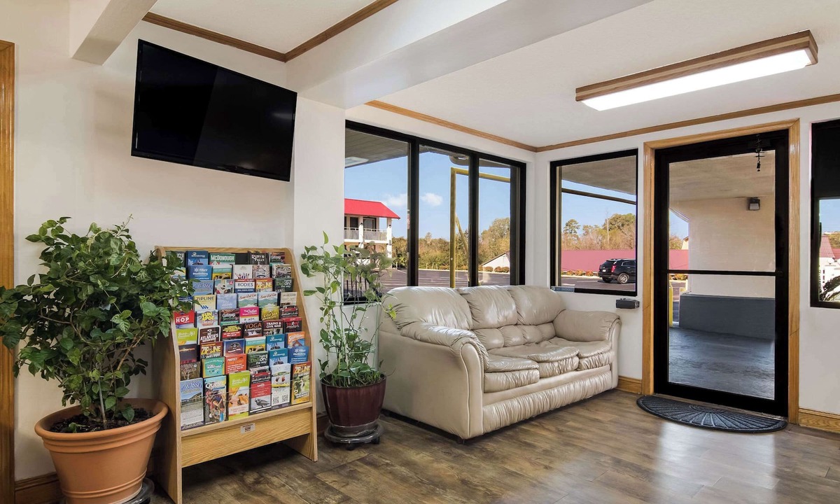 Calhoun Hotel | Econo Lodge Calhoun North Damascus