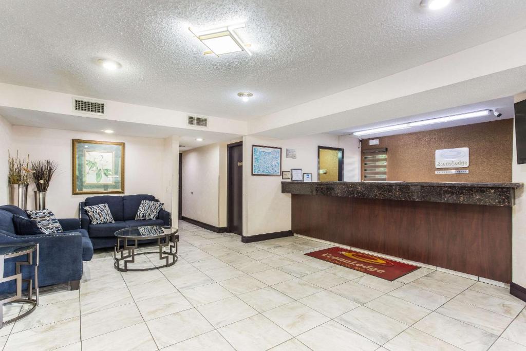 Clinton Cabin | Econo Lodge Clinton - Jackson West