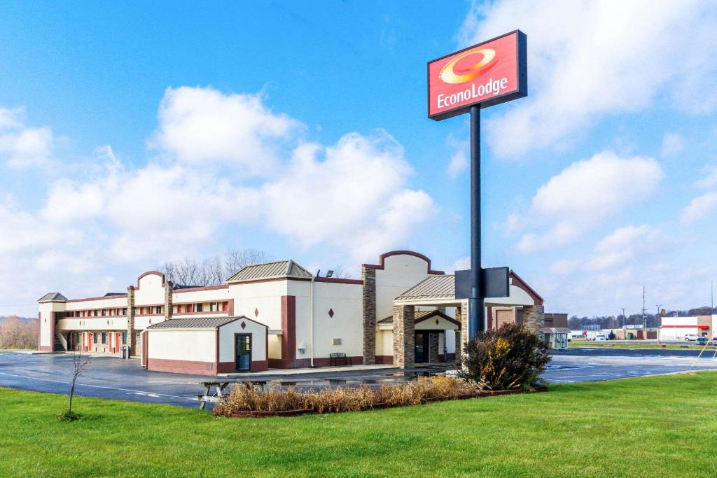 Cloverdale Cabin | Econo Lodge Cloverdale