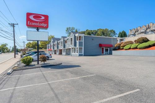 Cranston Cabin | Econo Lodge Cranston - Providence