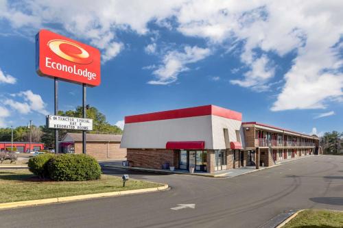 Creedmoor Cabin | Econo Lodge Creedmoor - Butner