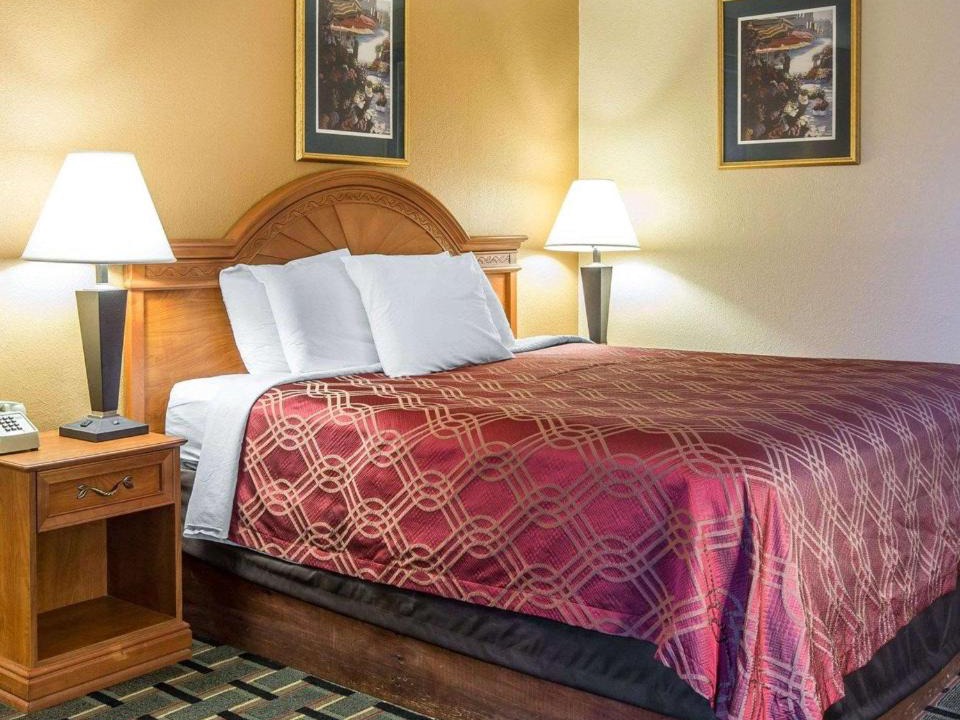 Dalton Cabin | Econo Lodge Dalton West