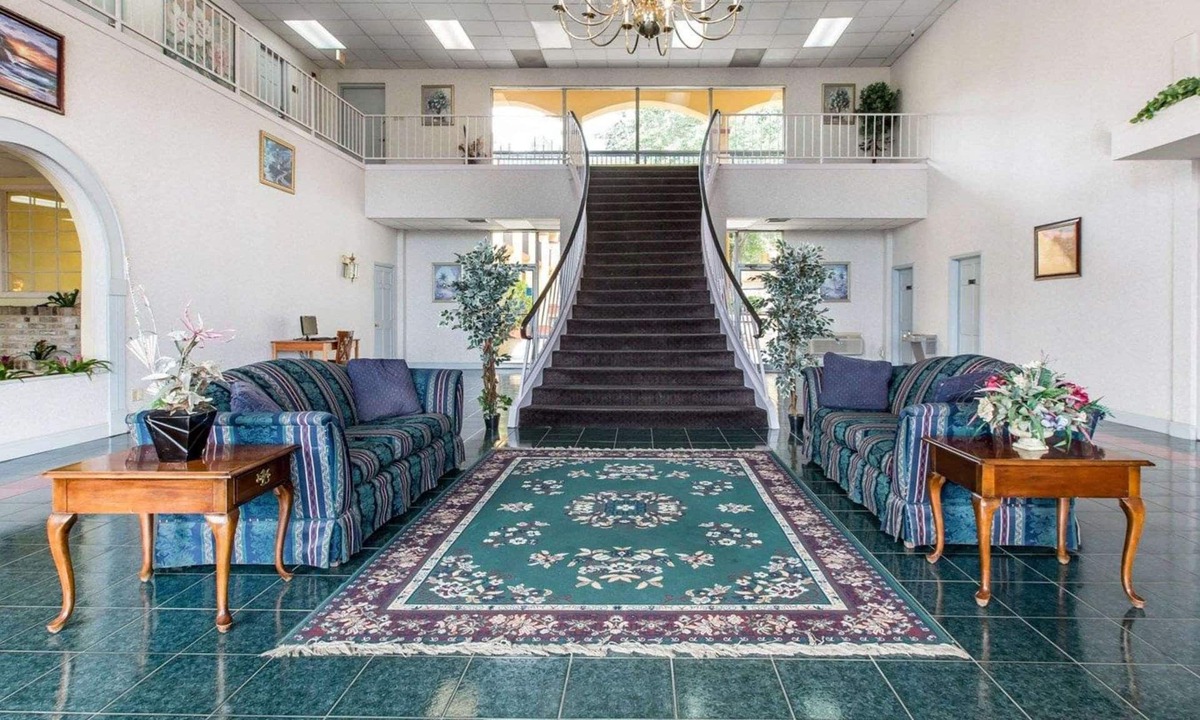 Dalton Hotel | Econo Lodge Dalton West