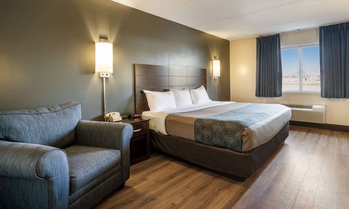 Corfu Hotel | Econo Lodge Darien Lakes