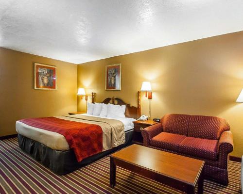 Dyersburg Cabin | Econo Lodge Dyersburg I-155