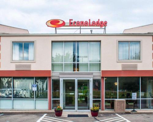 Big Flats Airport Cabin | Econo Lodge Elmira-Corning