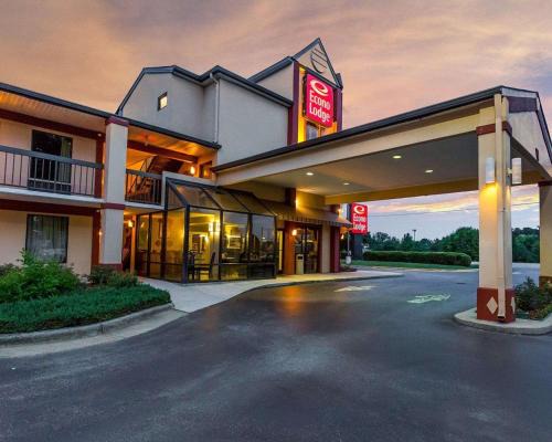 Southwest Raleigh Cabin | Econo Lodge Garner - Raleigh