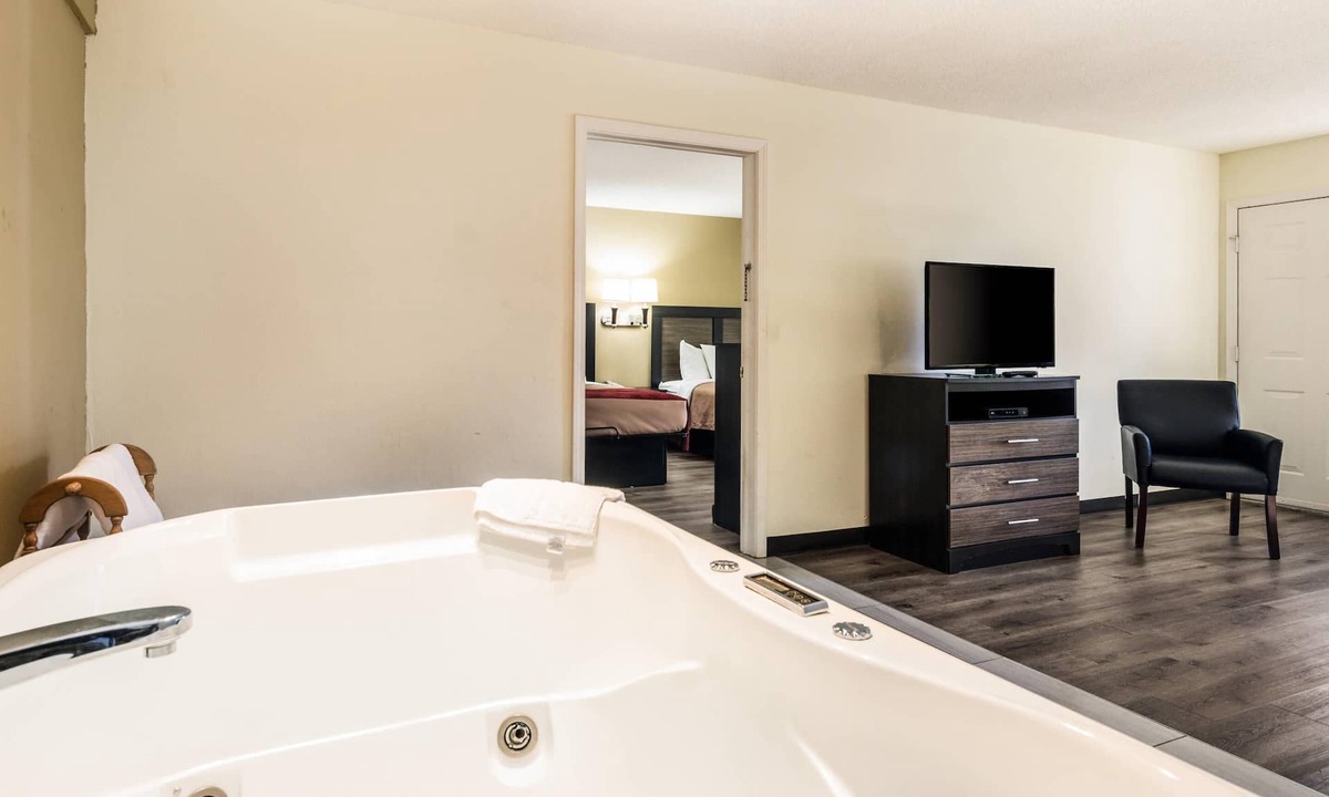 Glade Spring Hotel | Econo Lodge Glade Springs I-81