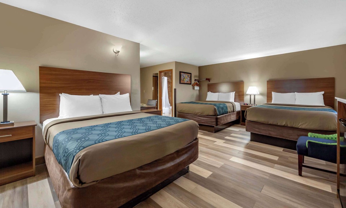 Hays Hotel | Econo Lodge Hays I-70
