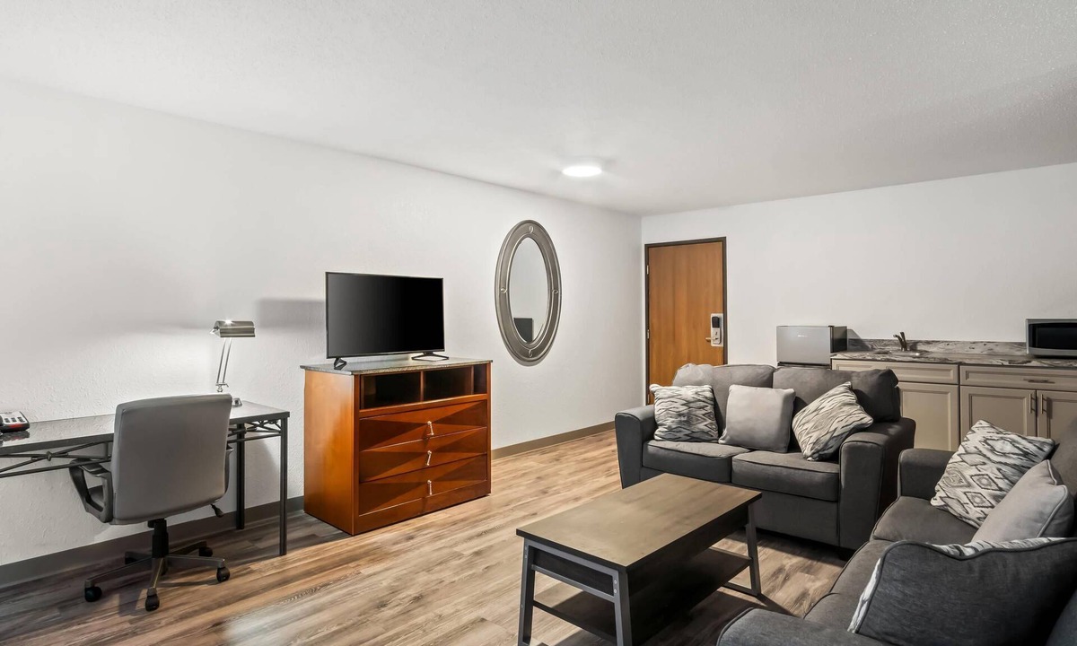 Auburn Hotel | Econo Lodge Inn & Suites Auburn