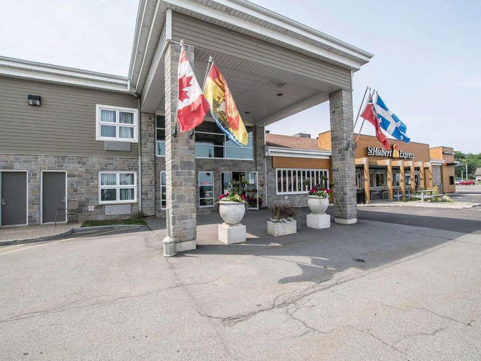 Montmagny Hotel | Econo Lodge Inn & Suites