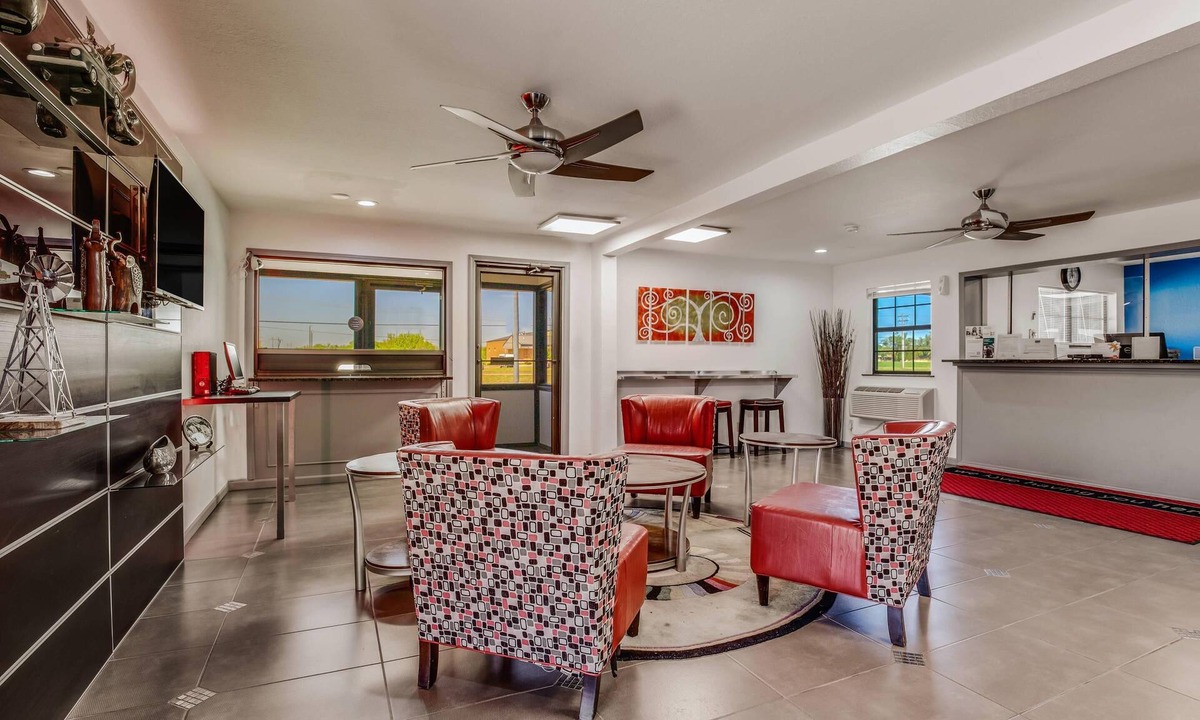 Enid Hotel | Econo Lodge Inn & Suites Enid South