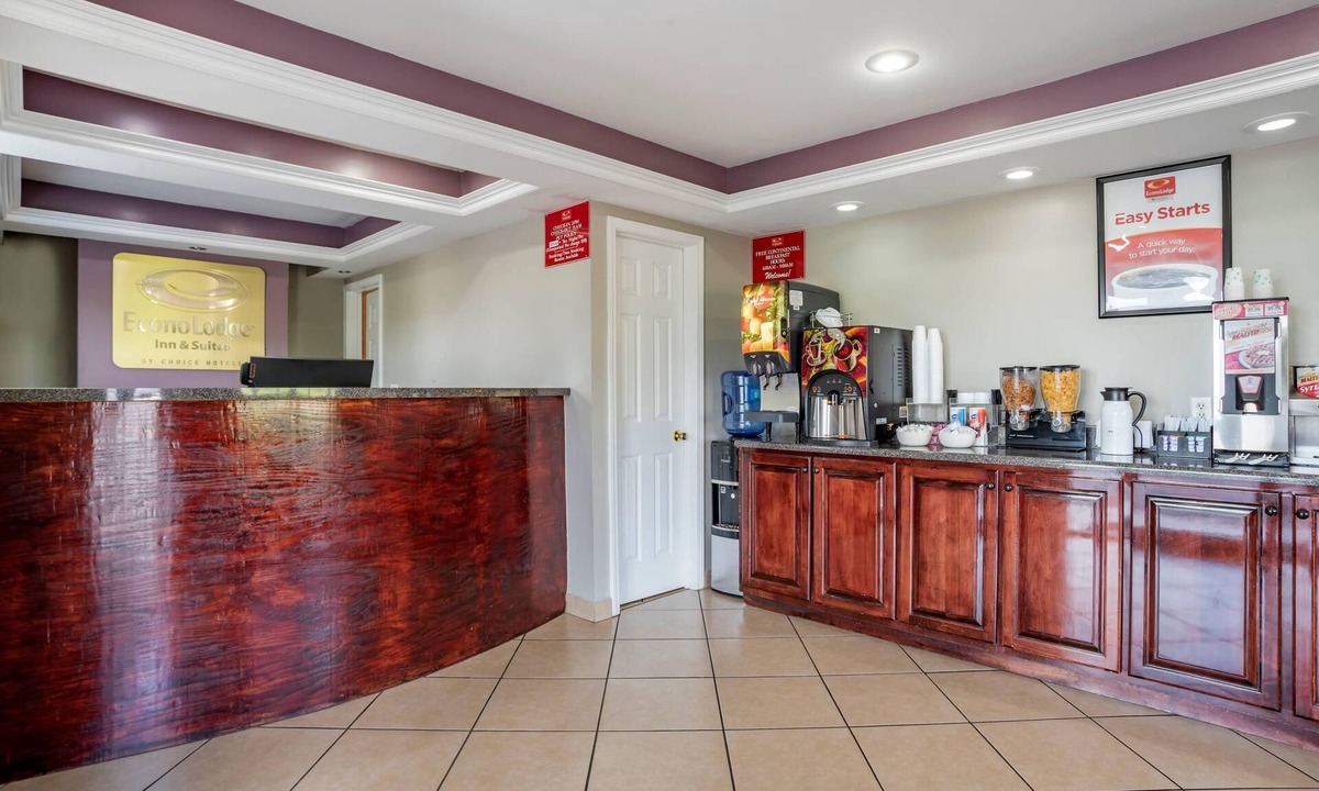 Evergreen Hotel | Econo Lodge Inn & Suites Evergreen