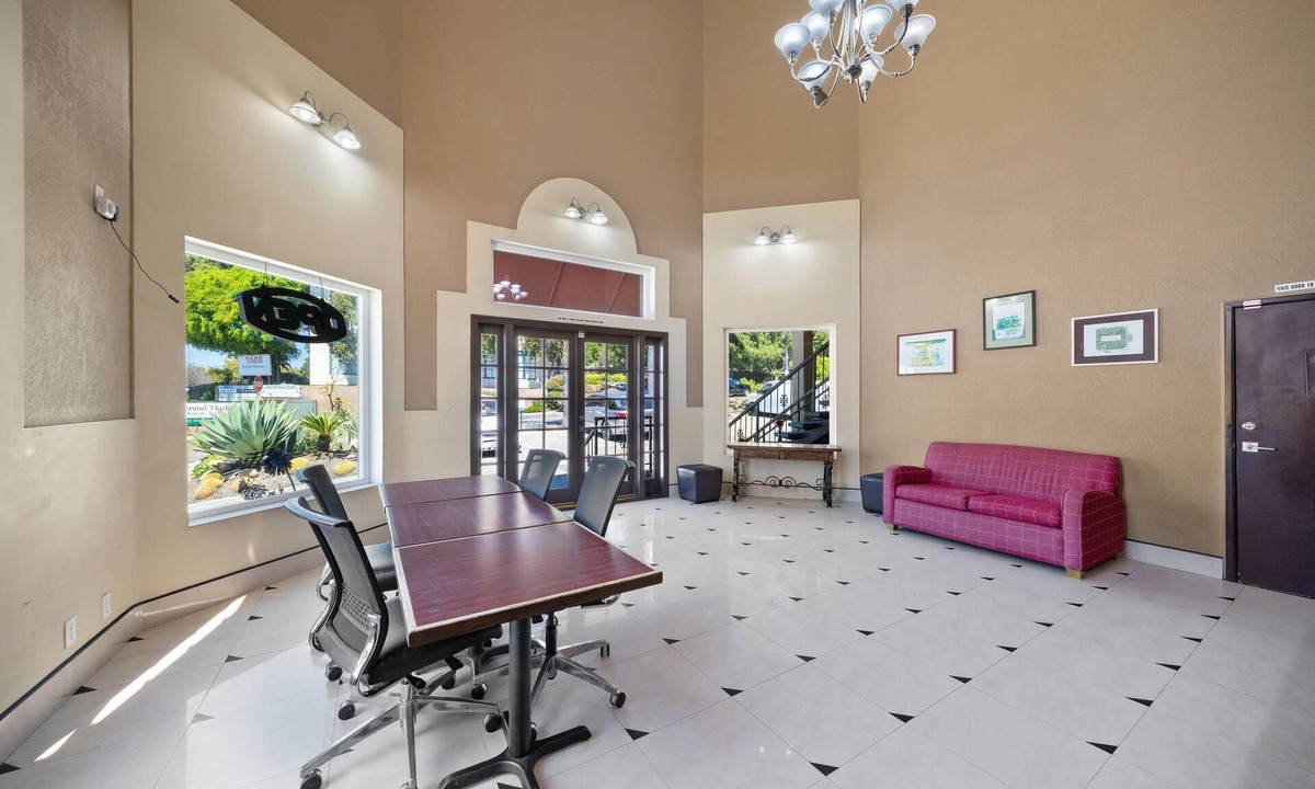 Fallbrook Hotel | Econo Lodge Inn & Suites Fallbrook Downtown