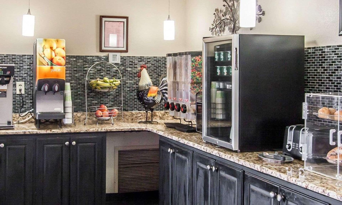 Jackson Hotel | Econo Lodge Inn & Suites Jackson Northwest