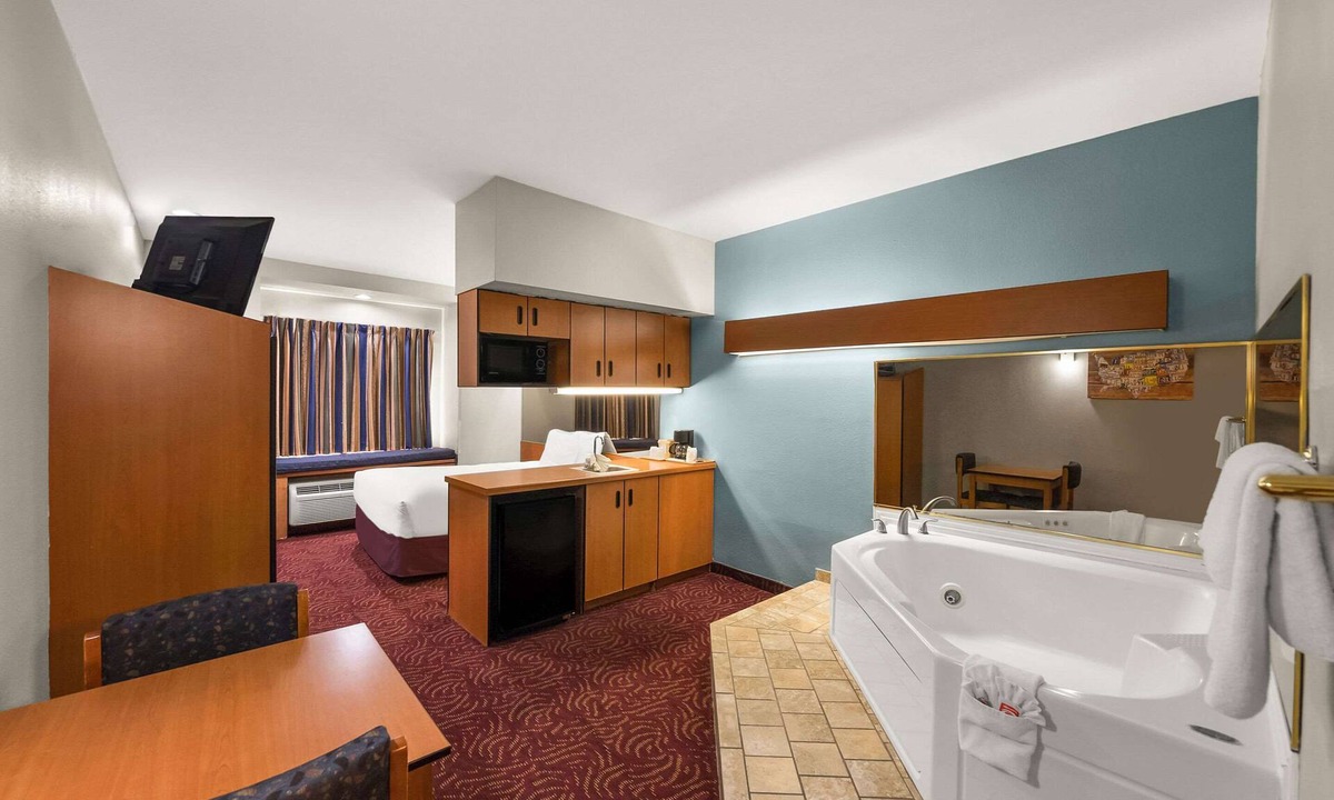Mesquite Hotel | Econo Lodge Inn & Suites Mesquite - Dallas East