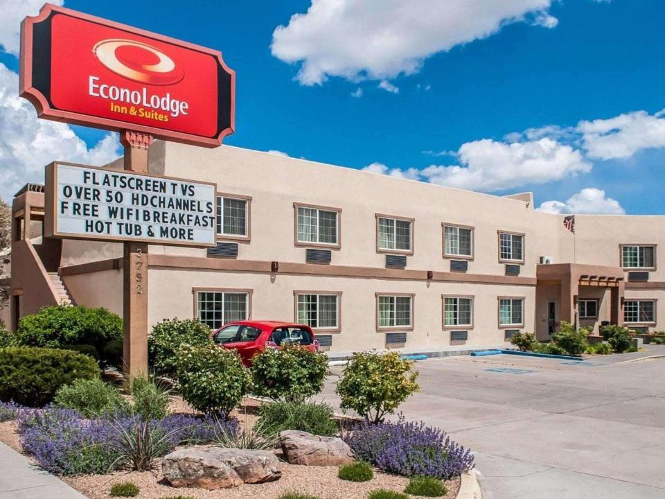 Southside Hotel | Econo Lodge Inn & Suites Santa Fe South