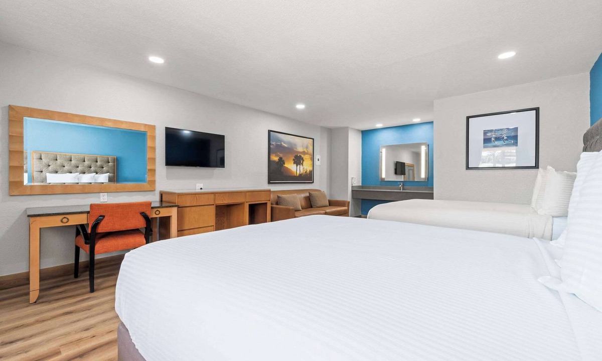 Sealy Hotel | Econo Lodge Inn & Suites Sealy