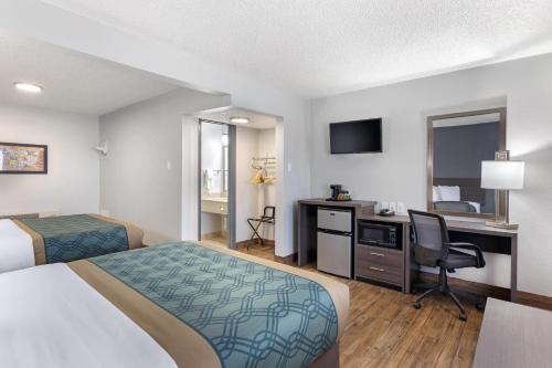 Polvadera Hotel | Econo Lodge Inn & Suites Socorro