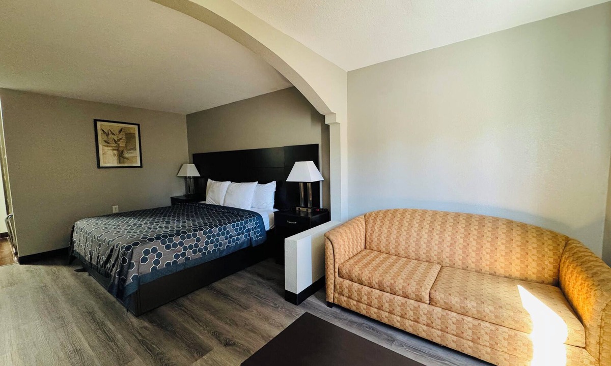 Hickman Hotel | Econo Lodge Inn & Suites Centerville