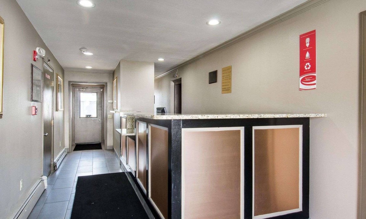 Northborough Hotel | Econo Lodge Inn & Suites