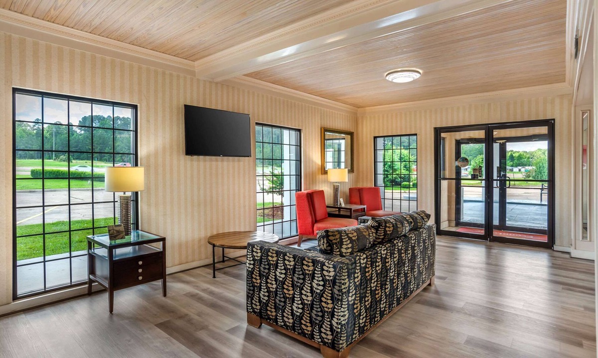 Philadelphia Hotel | Econo Lodge Inn & Suites Philadelphia MS