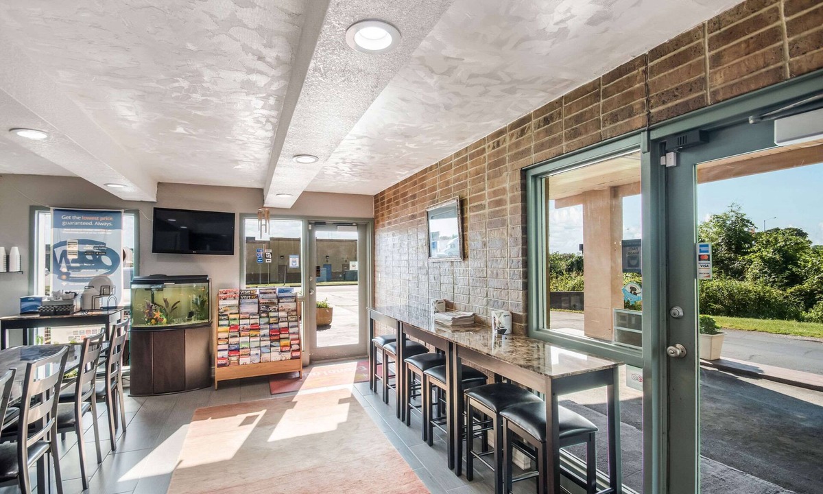 Kearney Hotel | Econo Lodge Kearney - Liberty