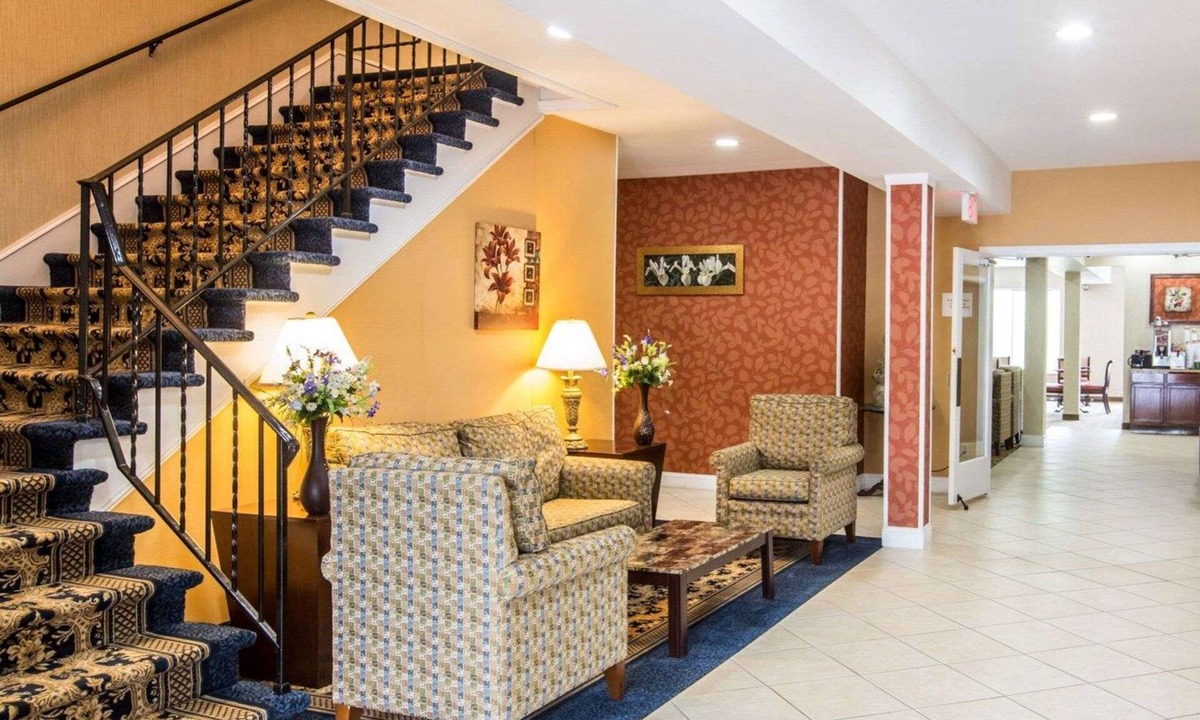 West Ossipee Hotel | Econo Lodge Lake Region