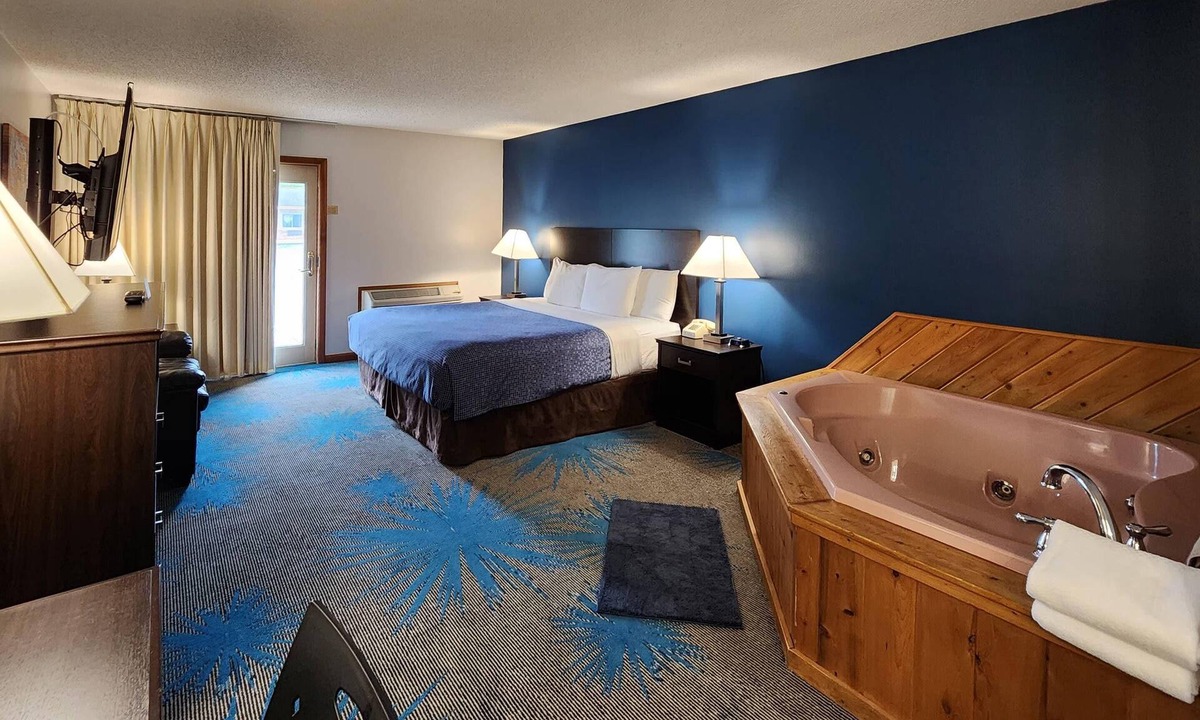 Manistique Hotel | Econo Lodge Lakeshore