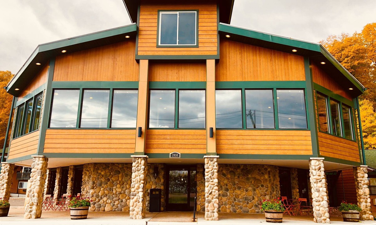 Upper Peninsula Michigan Hotel | Econo Lodge Lakeview