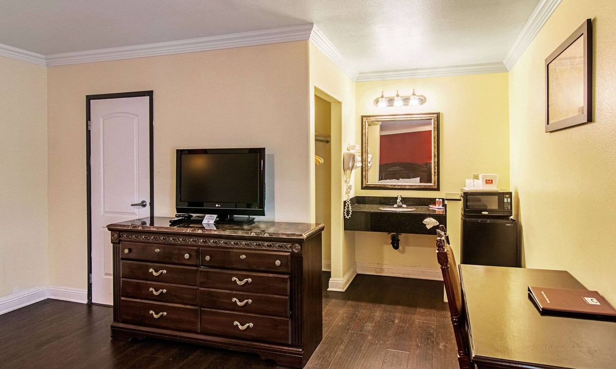 Circle Area Hotel | Econo Lodge Long Beach I-405