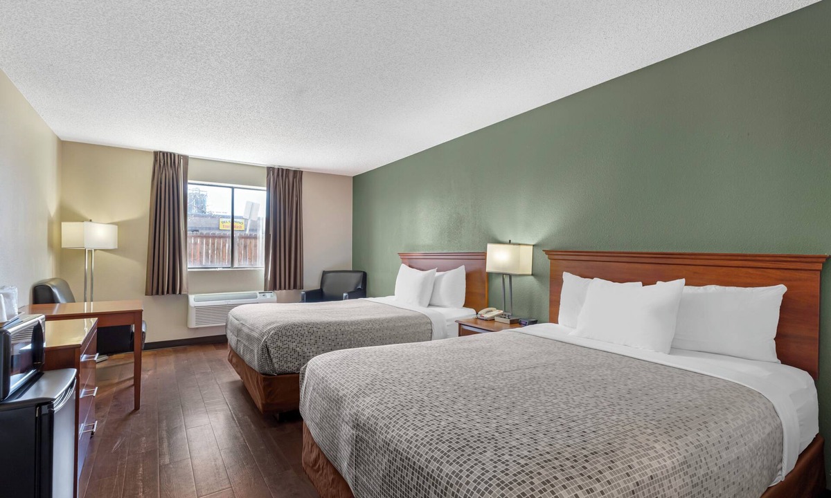 Del Camino Hotel | Econo Lodge Longmont East
