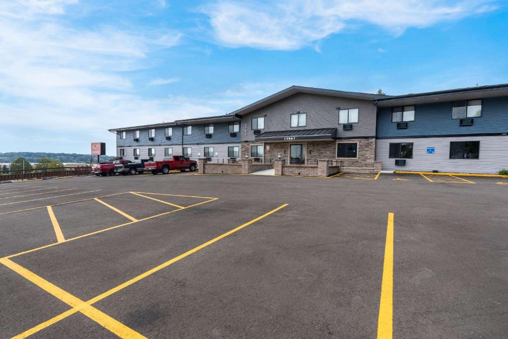 Madison Cabin | Econo Lodge Madison East